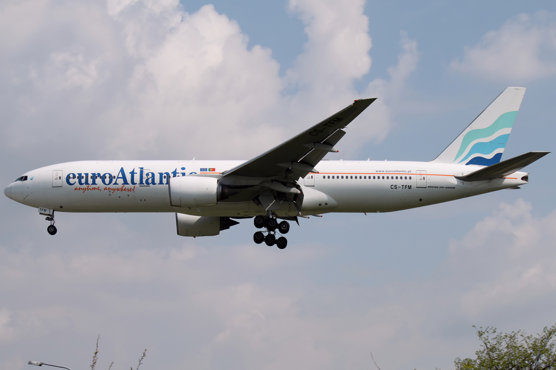 CS-TFM (Samoloty » Spotting na EPWA » Boeing 777-200 i 200ER » EuroAtlantic Airways)