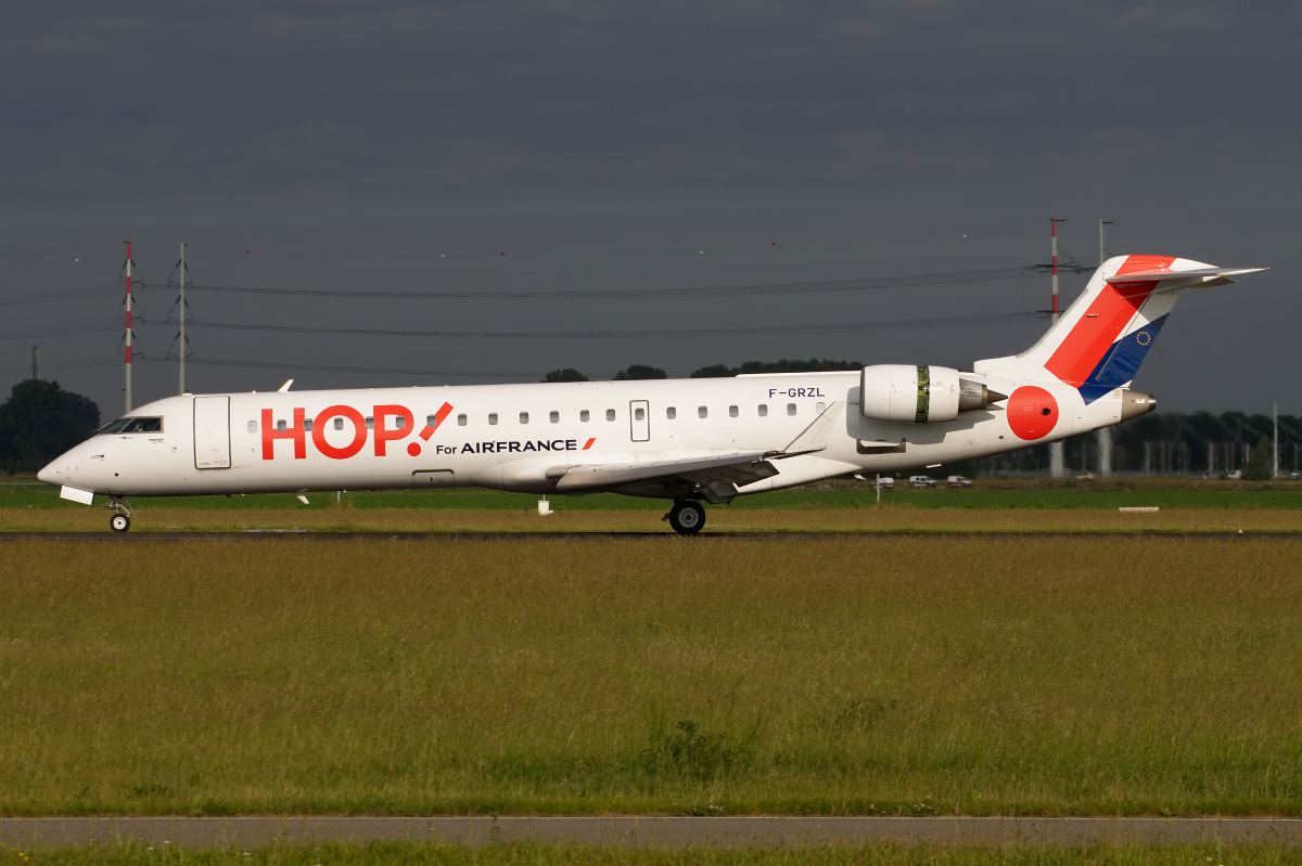 F-GRZL, HOP! (Samoloty » Spotting na Schiphol » Mitsubishi CL-600 Regional Jet » CRJ-700)