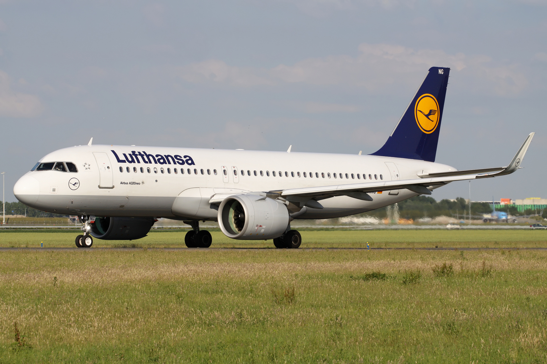 D-AING, Lufthansa (Samoloty » Spotting na Schiphol » Airbus A320neo)