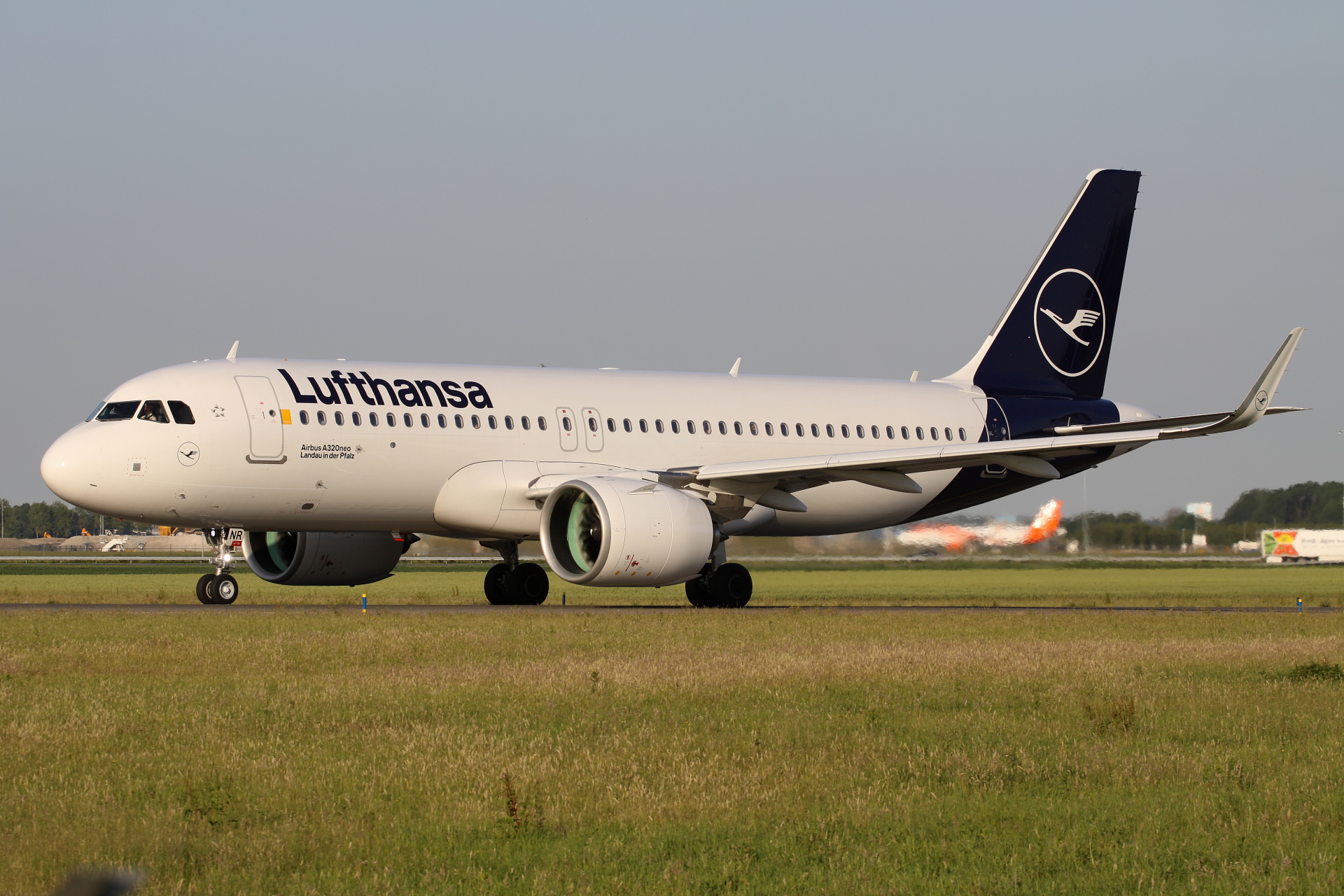 D-AINR, Lufthansa (Samoloty » Spotting na Schiphol » Airbus A320neo)