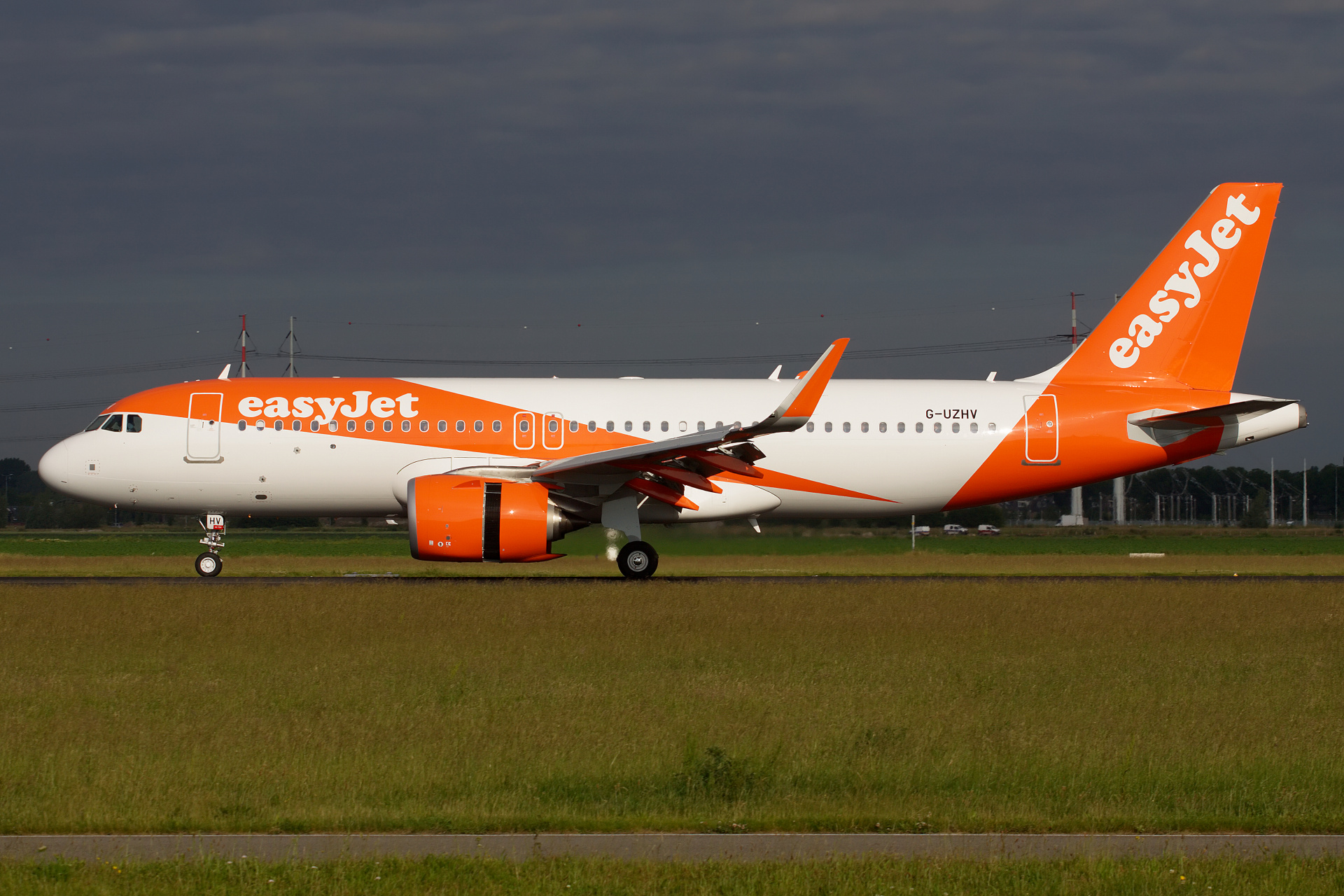 G-UZHV, EasyJet (Samoloty » Spotting na Schiphol » Airbus A320neo)