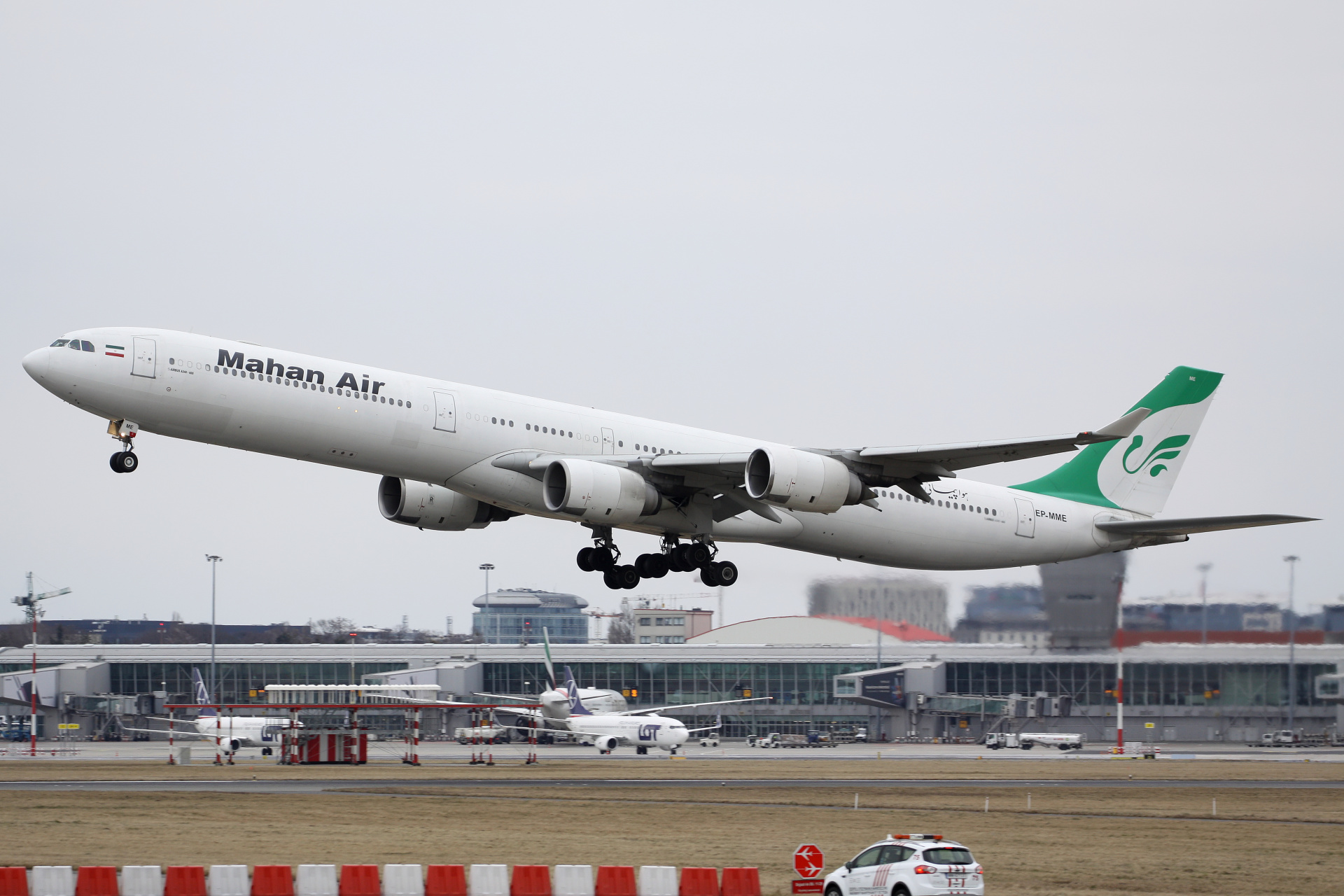 EP-MME, Mahan Air (Aircraft » EPWA Spotting » Airbus A340-600)