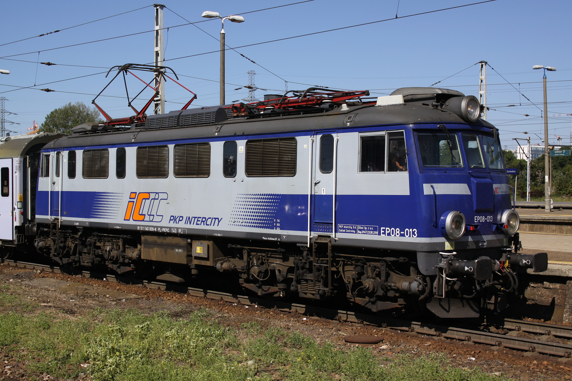 EP08-013 (Vehicles » Trains and Locomotives » Pafawag 102E)