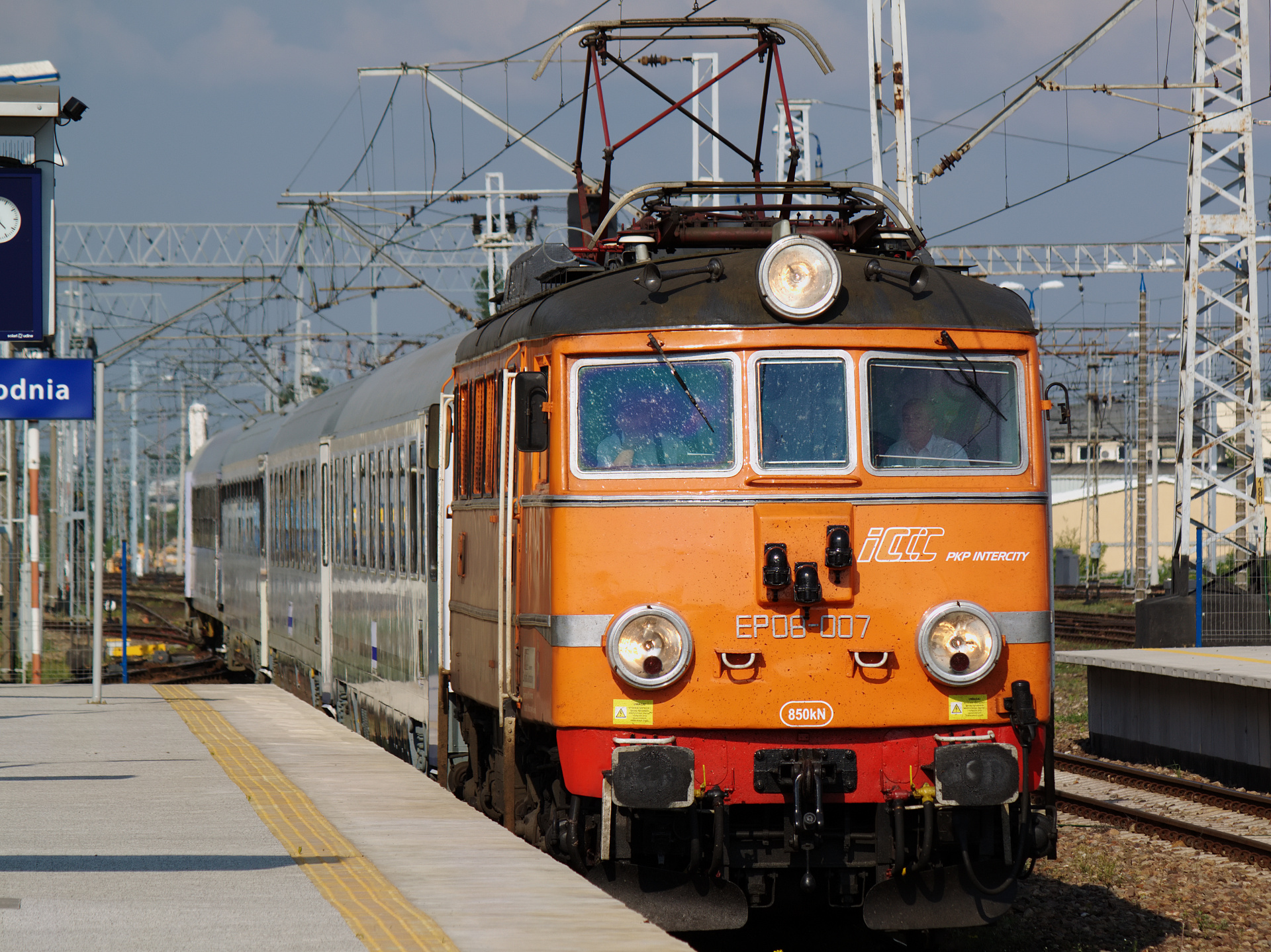 EP08-007 (retro livery) (Vehicles » Trains and Locomotives » Pafawag 102E)