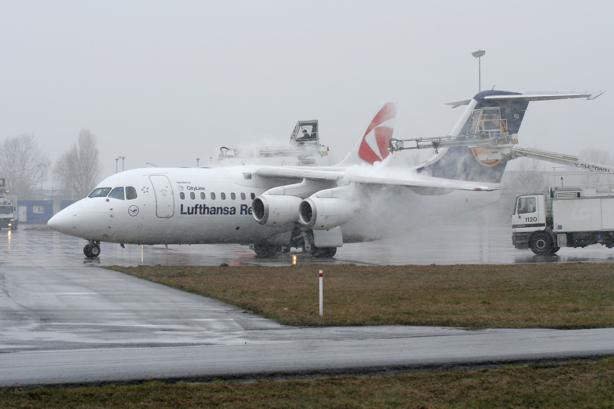 D-AVRQ (CityLine) (Aircraft » EPWA Spotting » BAe 146 and revisions » Avro RJ85 » Lufthansa Regional)