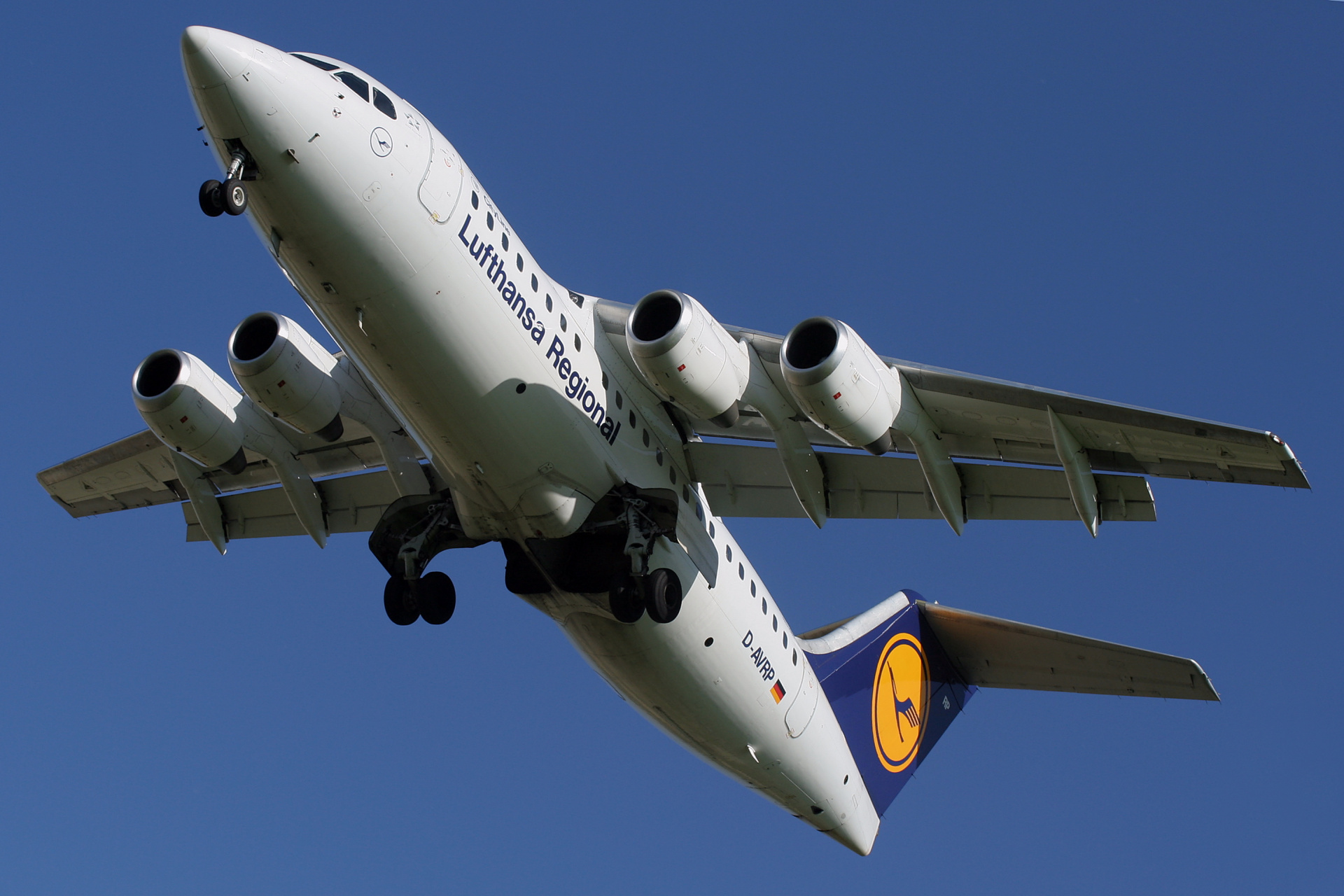 D-AVRP (CityLine) (Aircraft » EPWA Spotting » BAe 146 and revisions » Avro RJ85 » Lufthansa Regional)