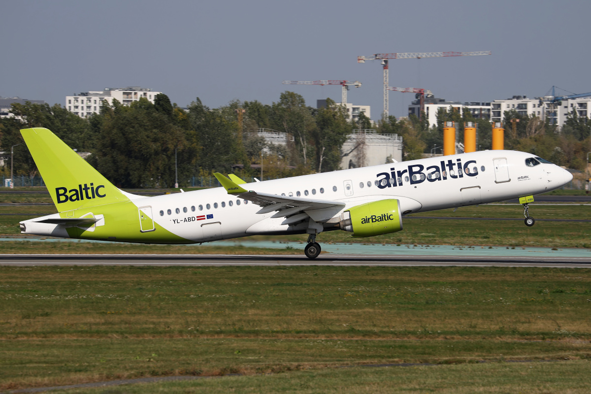 YL-ABD (Aircraft » EPWA Spotting » Airbus A220-300 » airBaltic)