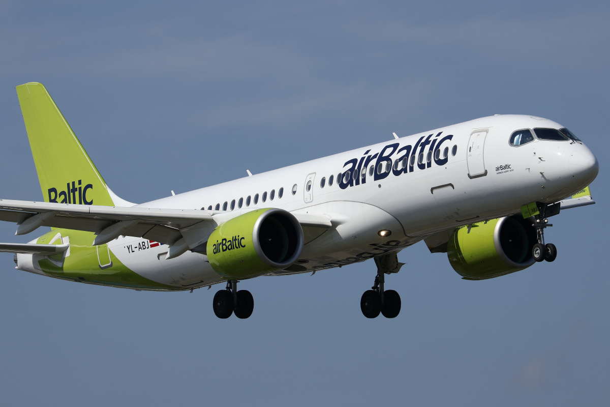 YL-ABJ (Samoloty » Spotting na EPWA » Airbus A220-300 » airBaltic)