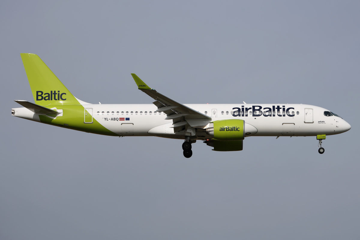 YL-ABQ (Samoloty » Spotting na EPWA » Airbus A220-300 » airBaltic)