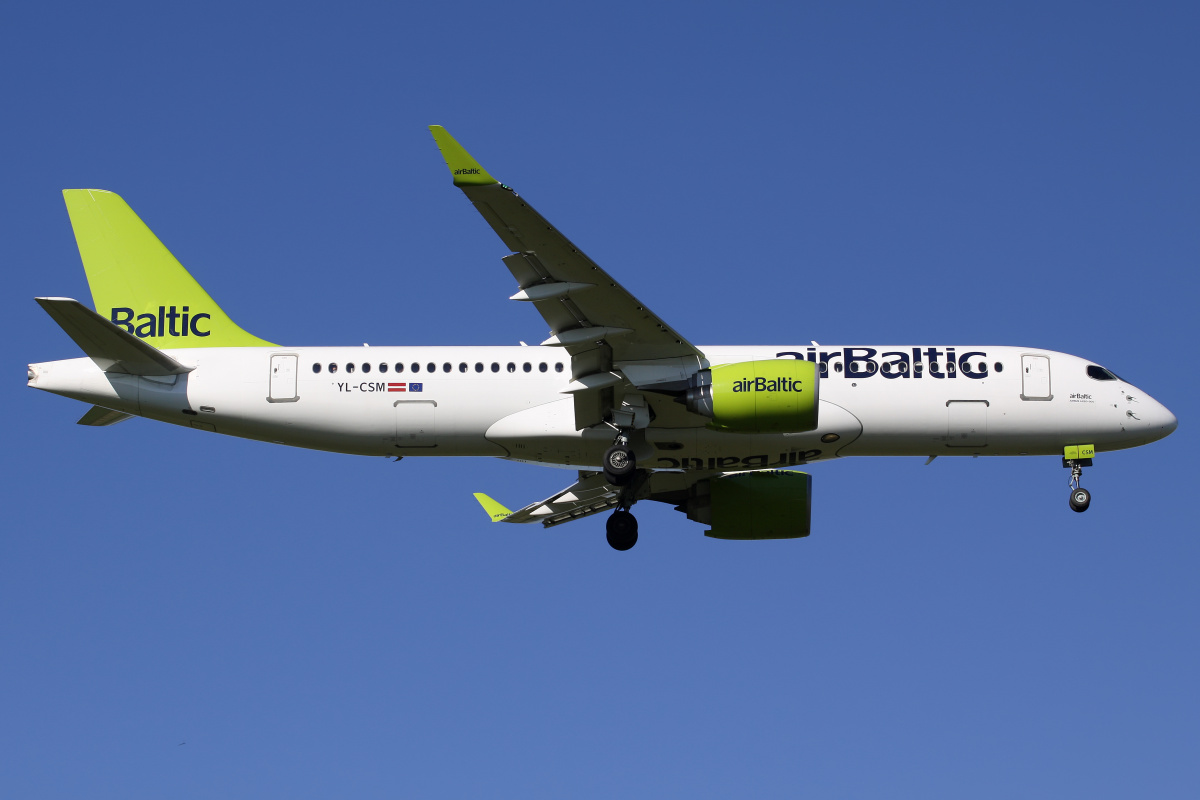 YL-CSM (Samoloty » Spotting na EPWA » Airbus A220-300 » airBaltic)