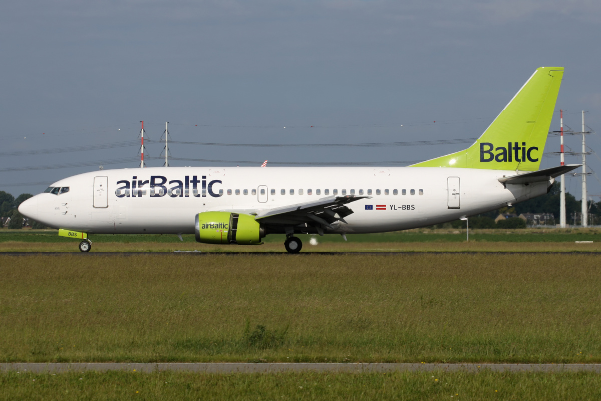 YL-BBS, airBaltic (Samoloty » Spotting na Schiphol » Boeing 737-300)