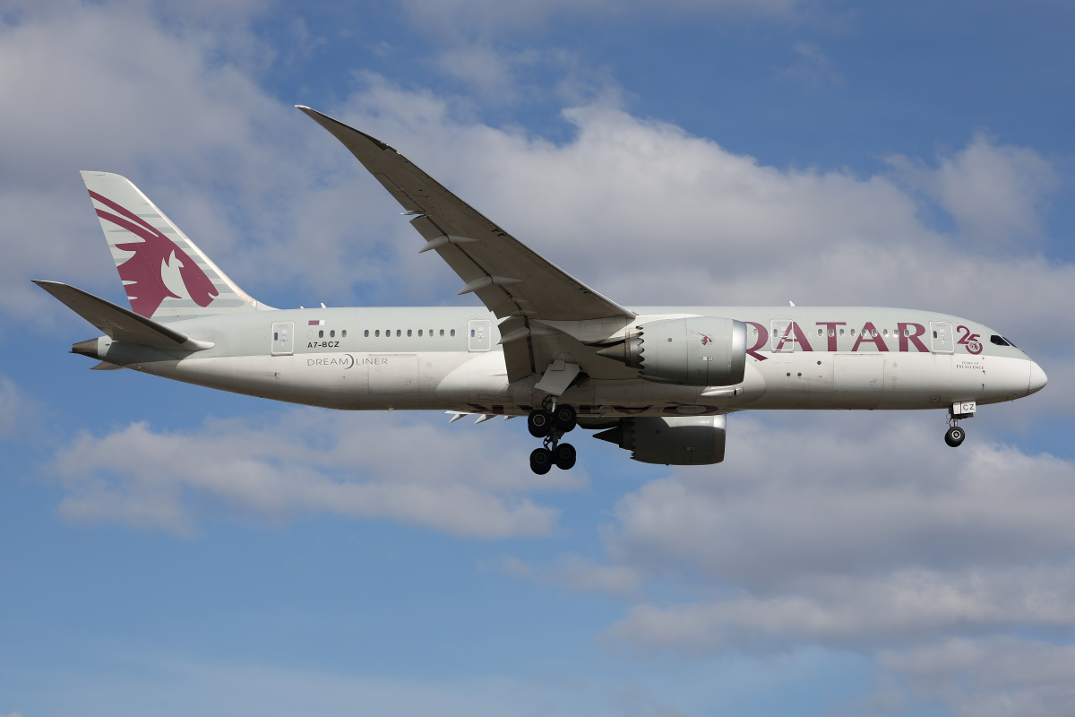 A7-BCZ (naklejka "25 lat doskonałości") (Samoloty » Spotting na EPWA » Boeing 787-8 Dreamliner » Qatar Airways)