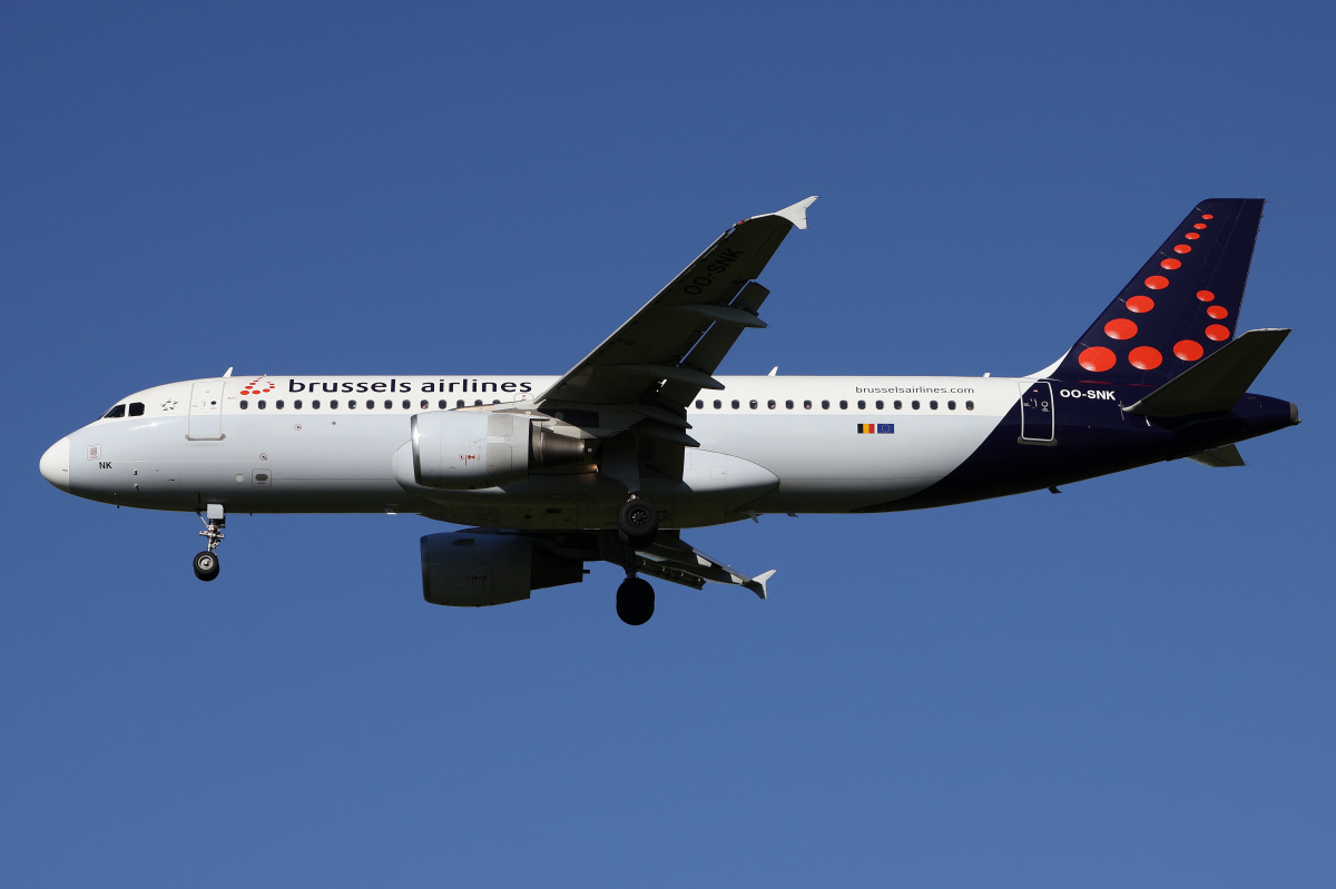 OO-SNK (Aircraft » EPWA Spotting » Airbus A320-200 » Brussels Airlines)