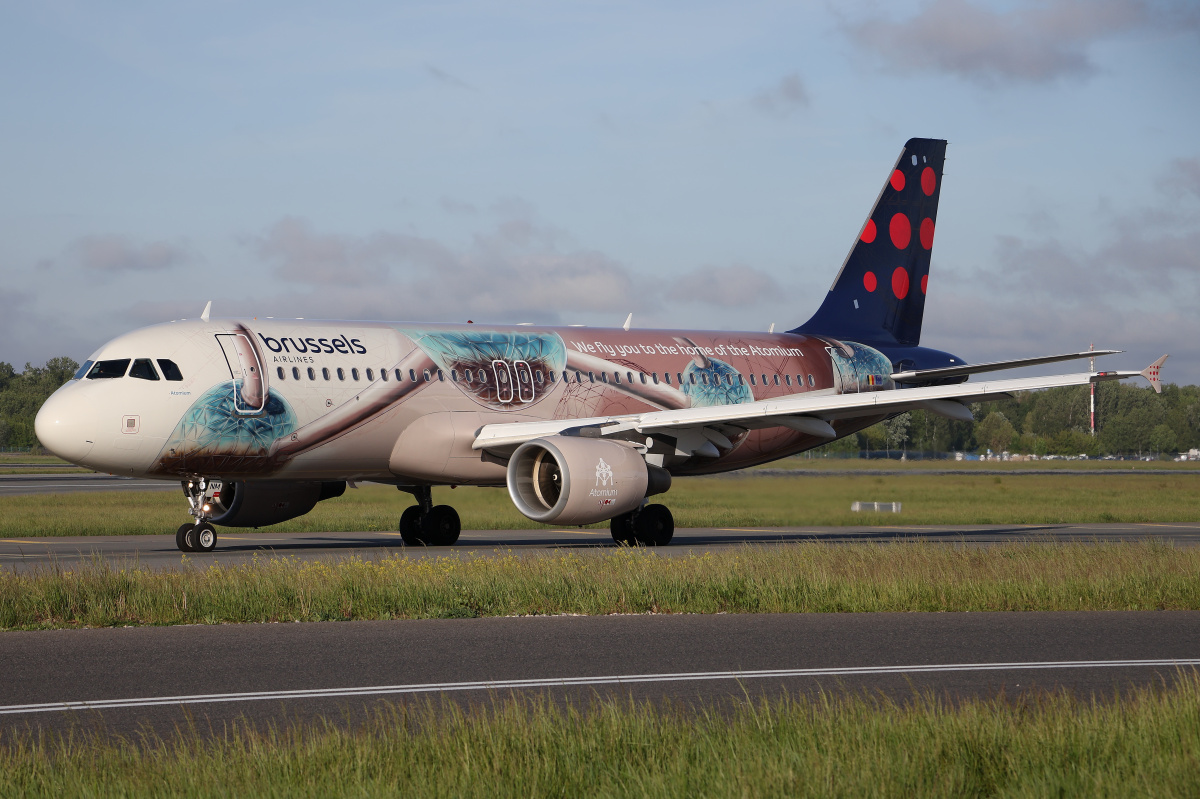 OO-SNM ("Belgian Icons - Atomium" livery)