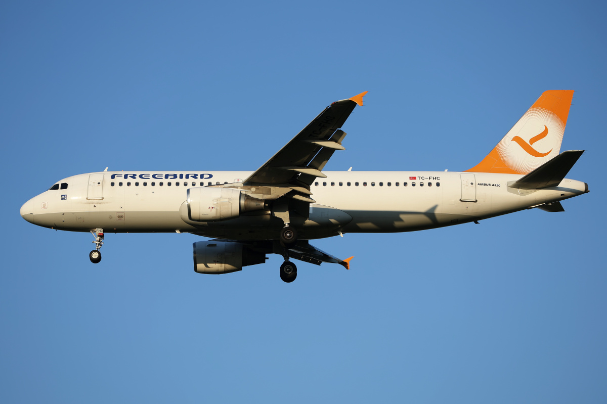 TC-FHC (Aircraft » EPWA Spotting » Airbus A320-200 » Freebird Airlines)