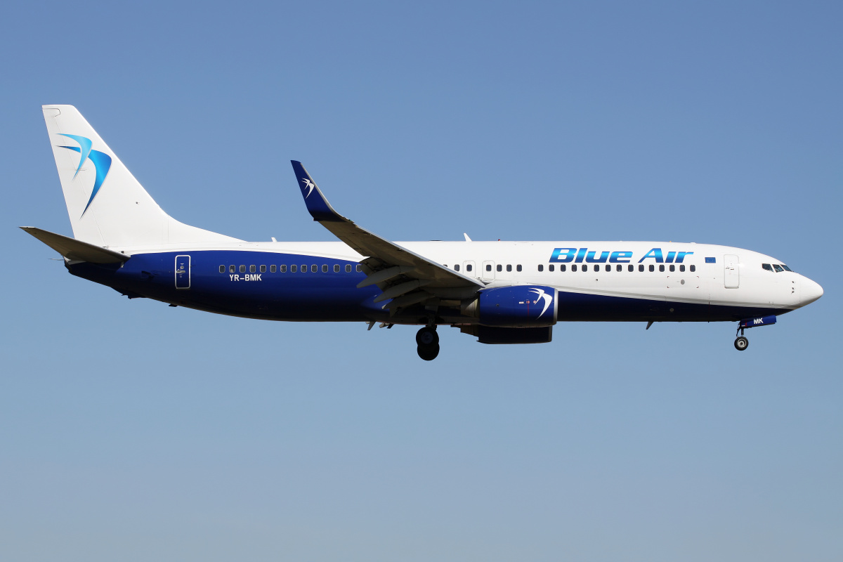 YR-BMK (Aircraft » EPWA Spotting » Boeing 737-800 » Blue Air)