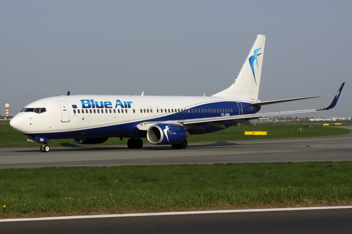 YR-BMK (Aircraft » EPWA Spotting » Boeing 737-800 » Blue Air)