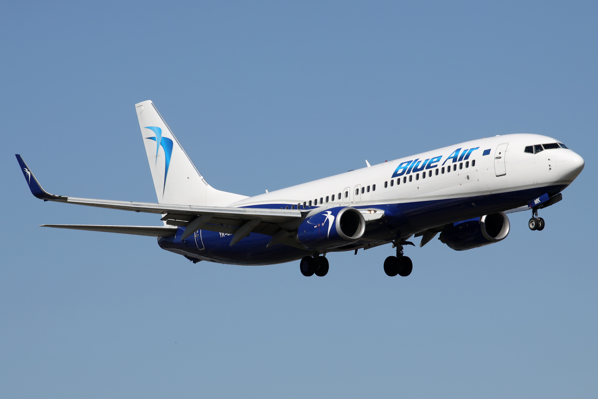 YR-BMK (Aircraft » EPWA Spotting » Boeing 737-800 » Blue Air)