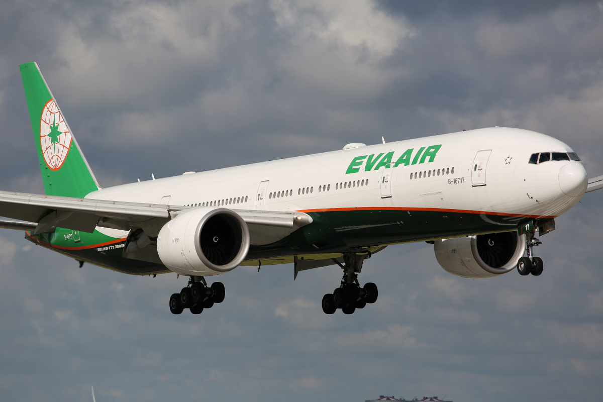 B-16717, Eva Air (Aircraft » Schiphol Spotting » Boeing 777-300ER)