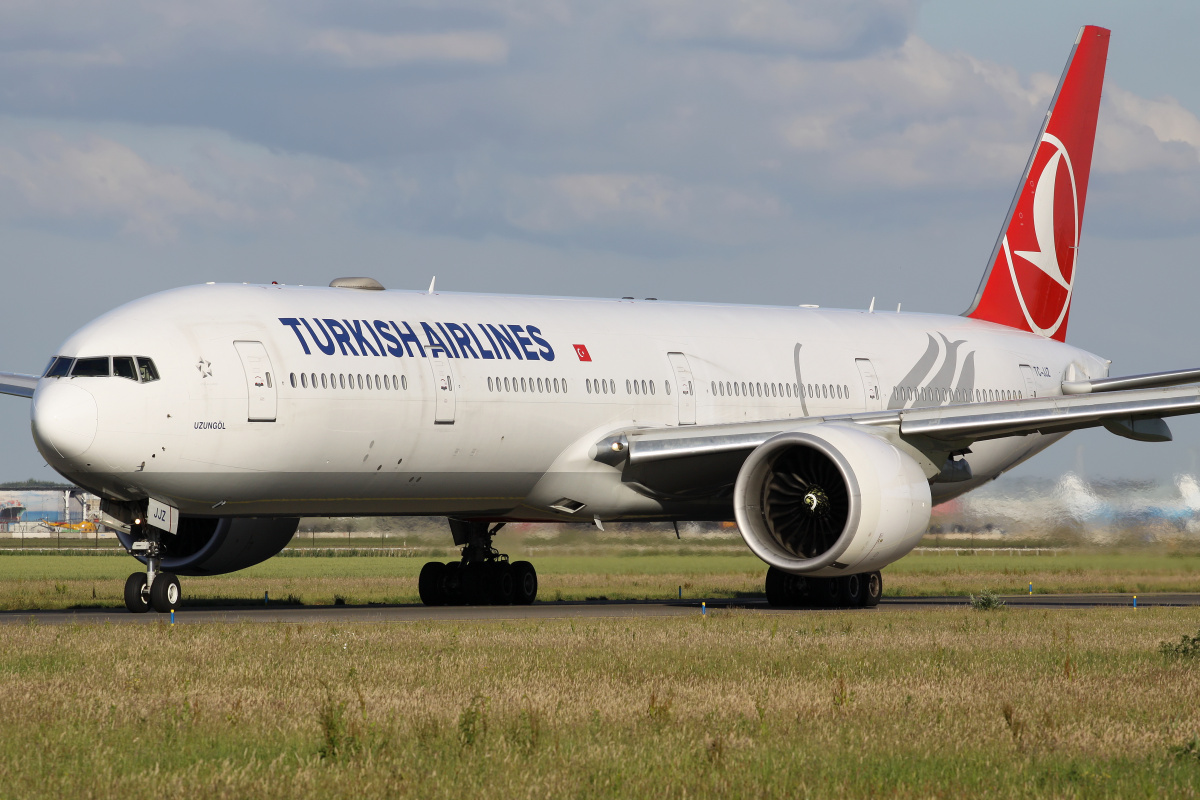 TC-JJZ, THY Turkish Airlines (Samoloty » Spotting na Schiphol » Boeing 777-300ER)