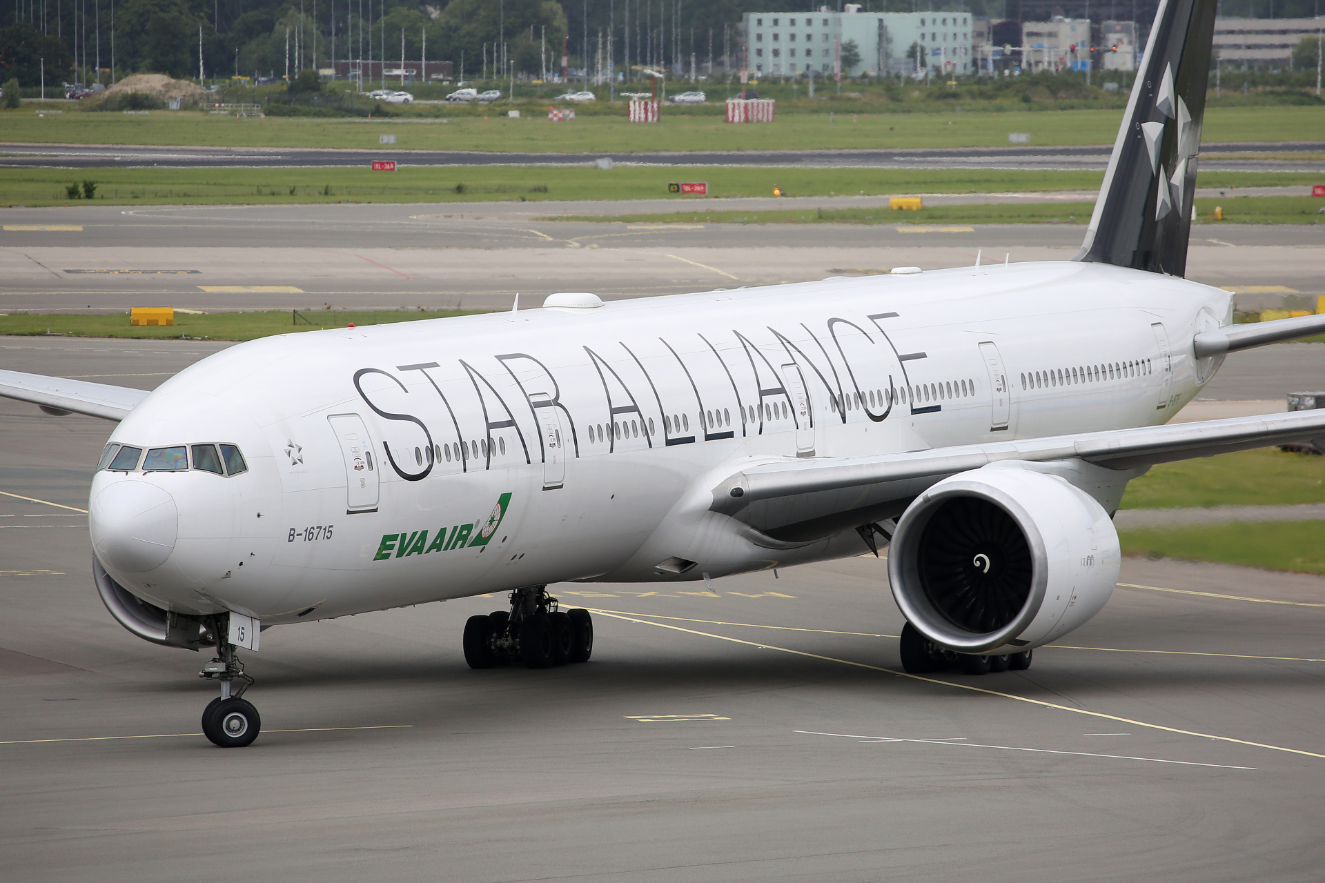 B-16715, Eva Air (Star Alliance livery) (Aircraft » Schiphol Spotting » Boeing 777-300ER)