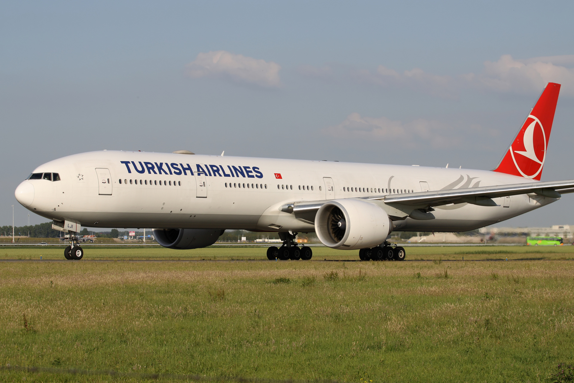 TC-LJI, THY Turkish Airlines (Samoloty » Spotting na Schiphol » Boeing 777-300ER)