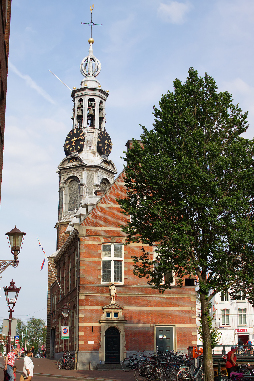 Munttoren - Wieża Monetarna z Singel (Podróże » Amsterdam)