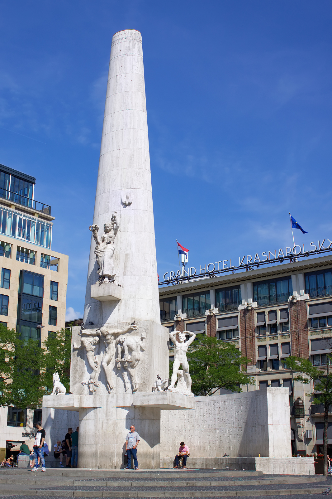 Pomnik Narodowy na Placu Tamy (Podróże » Amsterdam)