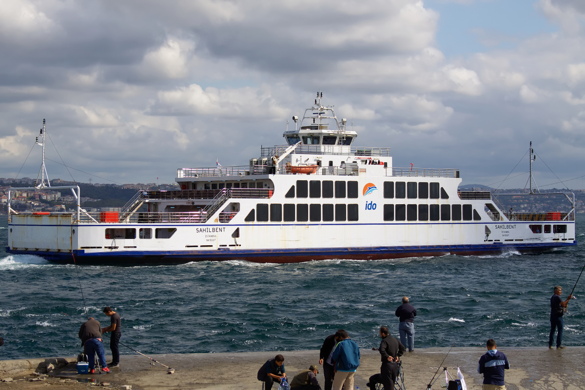 Sahilbent (Travels » Istanbul » Bosphorus » Ships and boats)