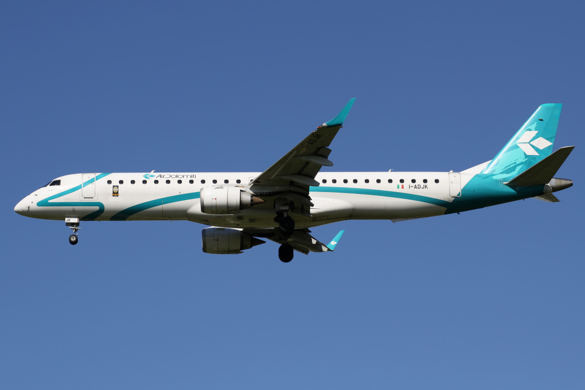 I-ADJK (Samoloty » Spotting na EPWA » Embraer E195 » Air Dolomiti)