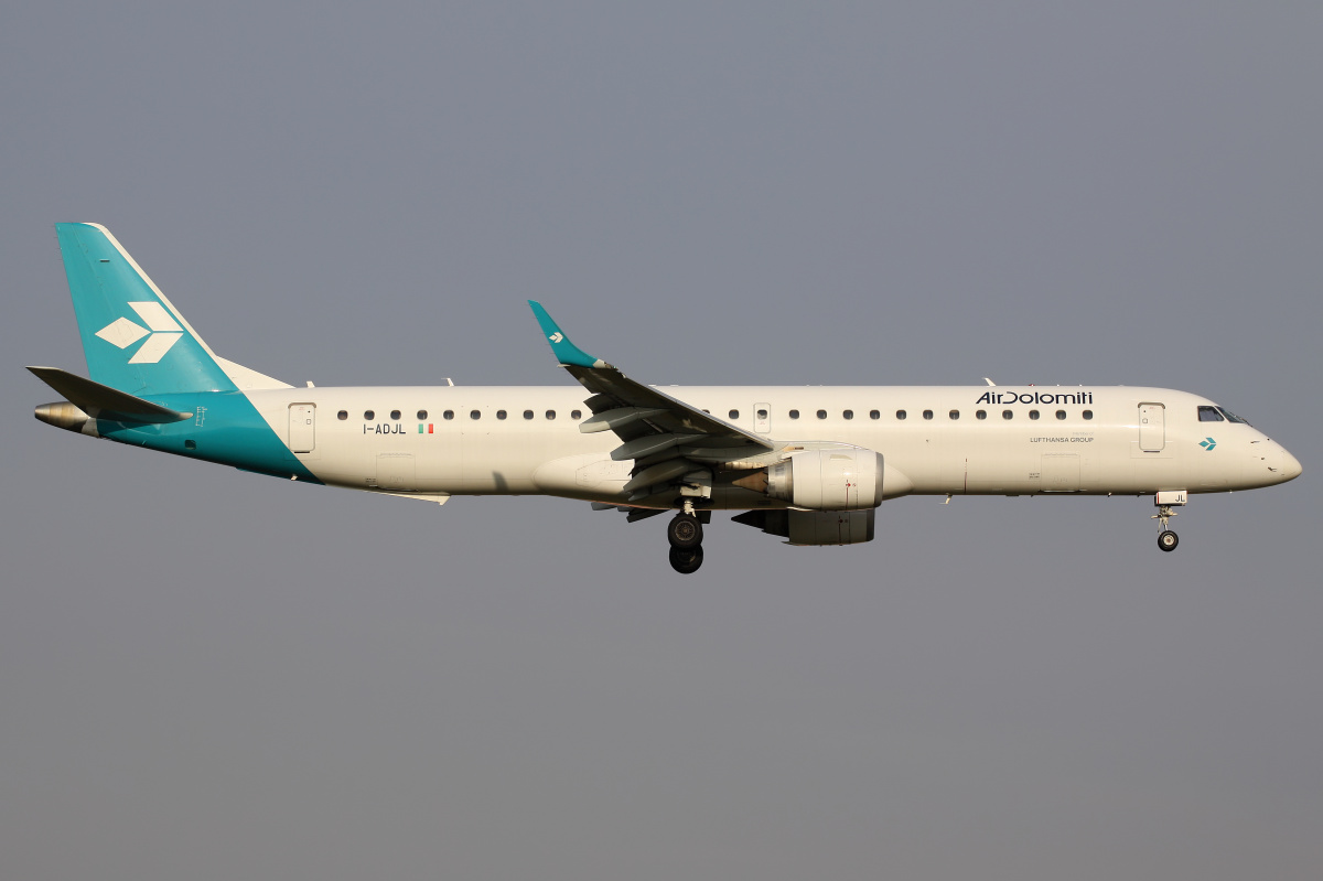 I-ADJL (Aircraft » EPWA Spotting » Embraer E195 (ERJ-190-200) » Air Dolomiti)