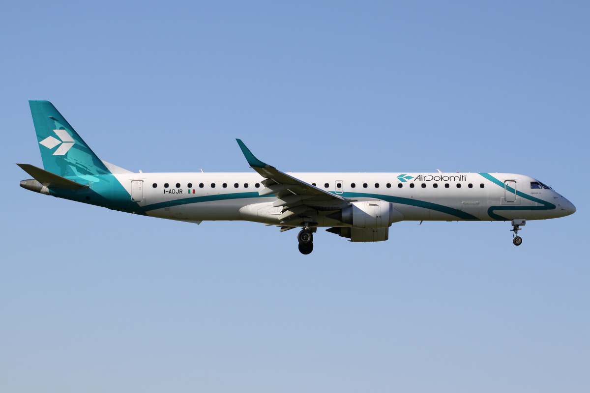 I-ADJR (Aircraft » EPWA Spotting » Embraer E195 » Air Dolomiti)