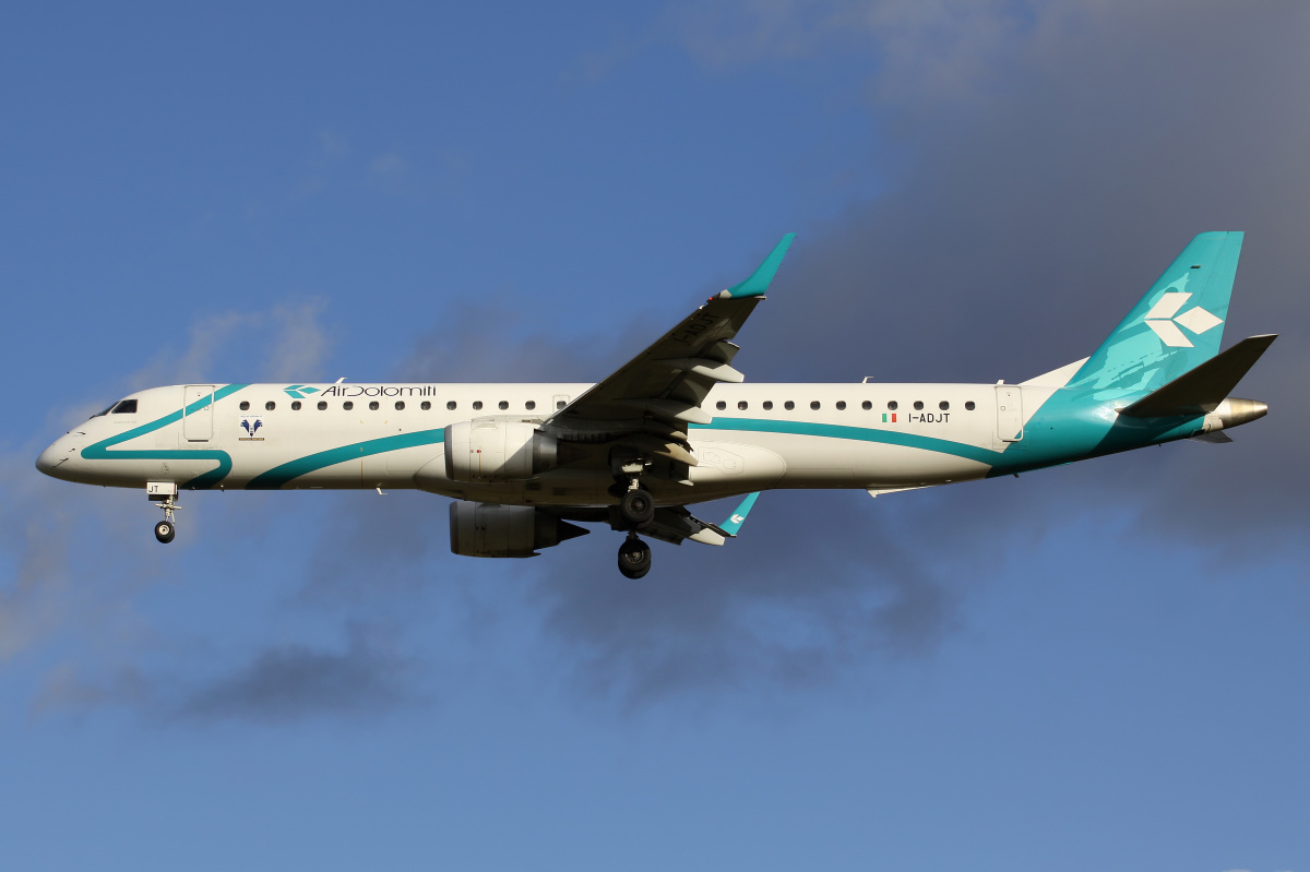 I-ADJT (Aircraft » EPWA Spotting » Embraer E195 (ERJ-190-200) » Air Dolomiti)