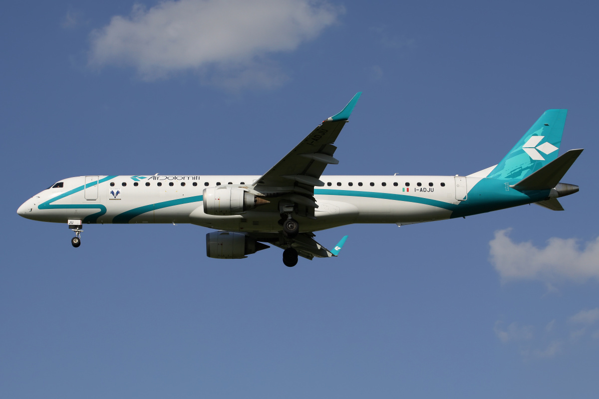 I-ADJU (Samoloty » Spotting na EPWA » Embraer E195 (ERJ-190-200) » Air Dolomiti)