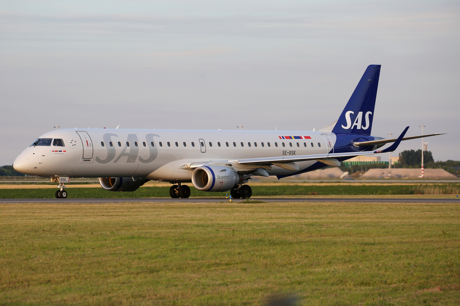 SE-RSK, SAS Scandinavian Airlines (SAS Link) (Aircraft » Schiphol Spotting » Embraer E195)