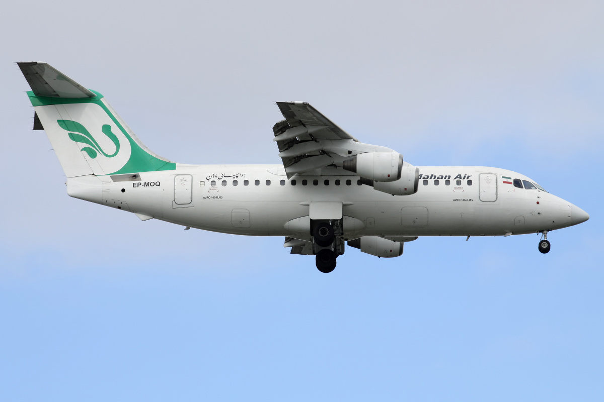 Avro RJ85, EP-MOQ, Mahan Air (Samoloty » Port Lotniczy im. Atatürka w Stambule » różne)