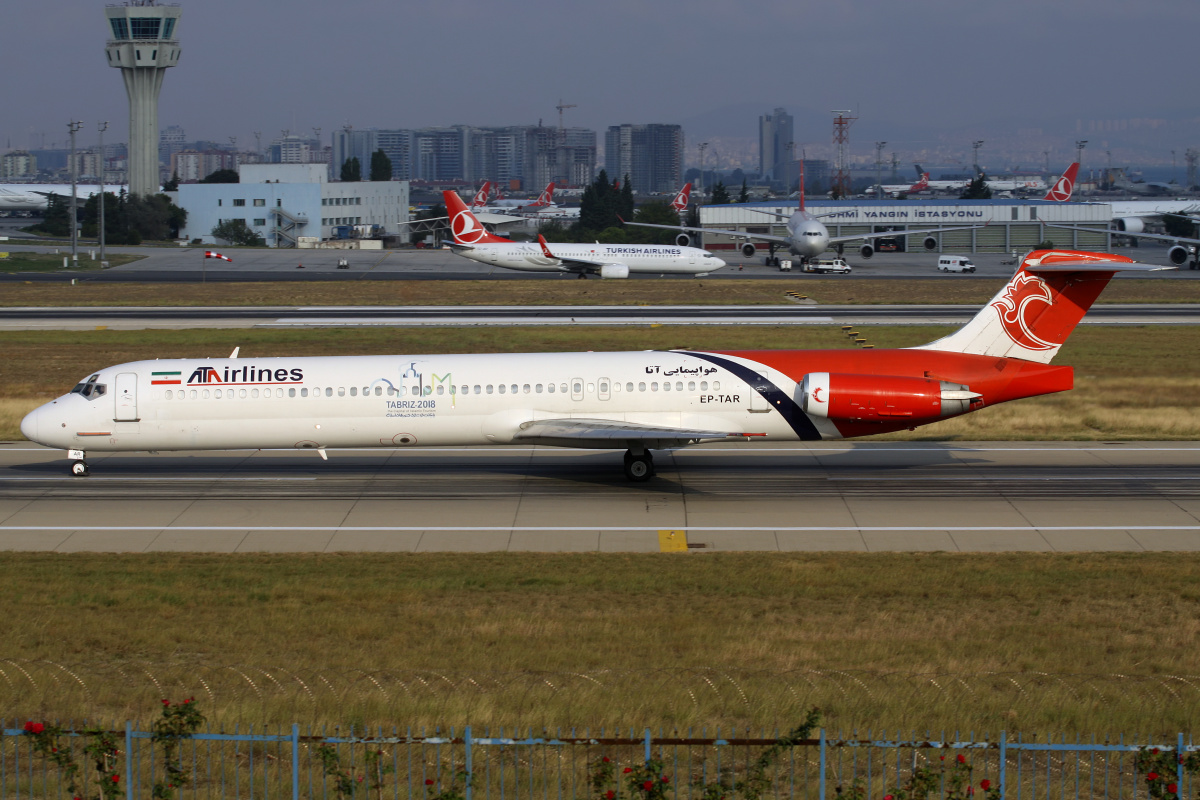 McDonnell Douglas MD-83, EP-TAR, ATA Airlines Iran (Samoloty » Port Lotniczy im. Atatürka w Stambule » różne)