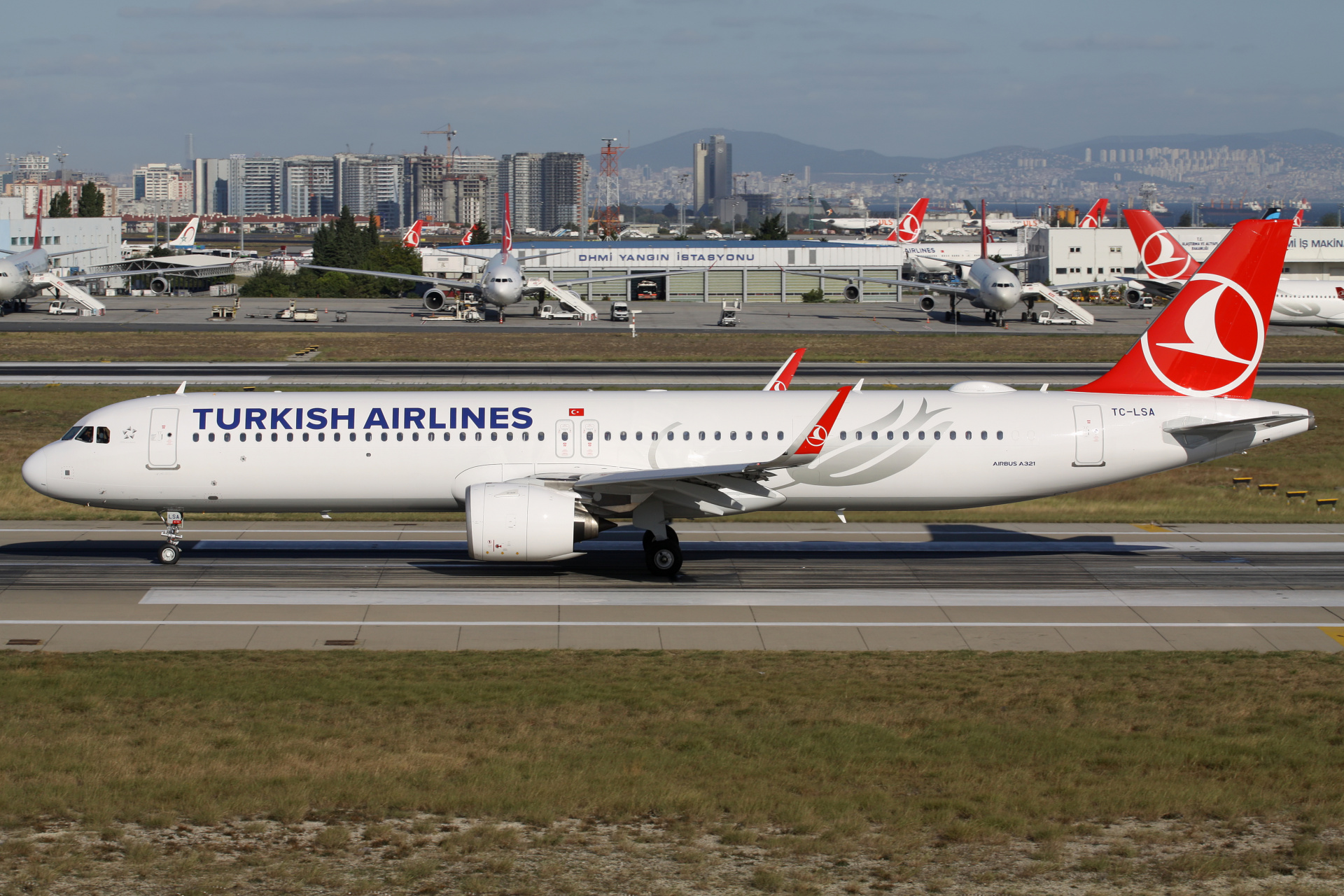 Airbus A321neo, TC-LSA, THY Turkish Airlines (Samoloty » Port Lotniczy im. Atatürka w Stambule » różne)