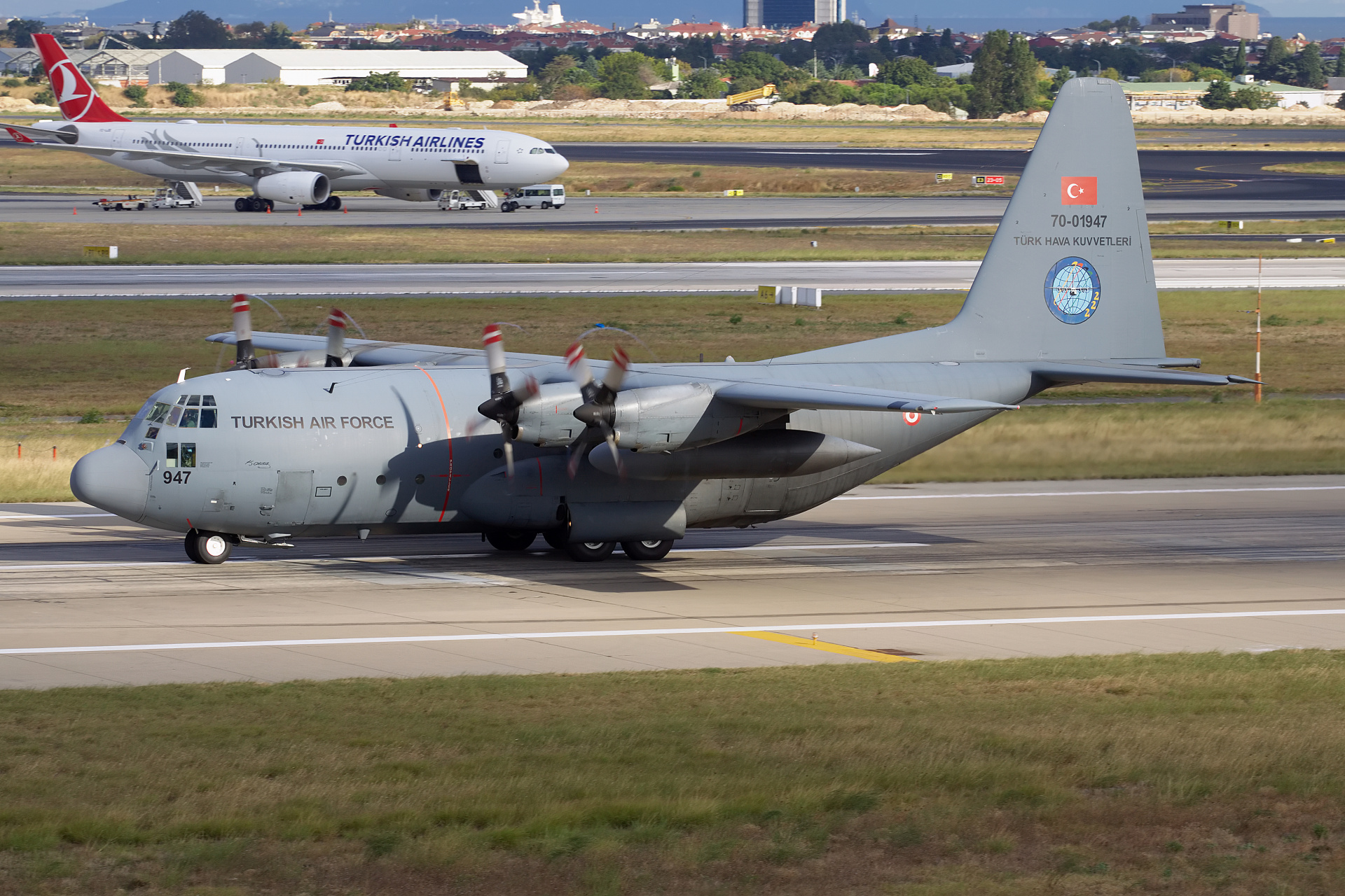 Lockheed C-130E Hercules, 70-01947, Tureckie Siły Powietrzne (Samoloty » Port Lotniczy im. Atatürka w Stambule » różne)