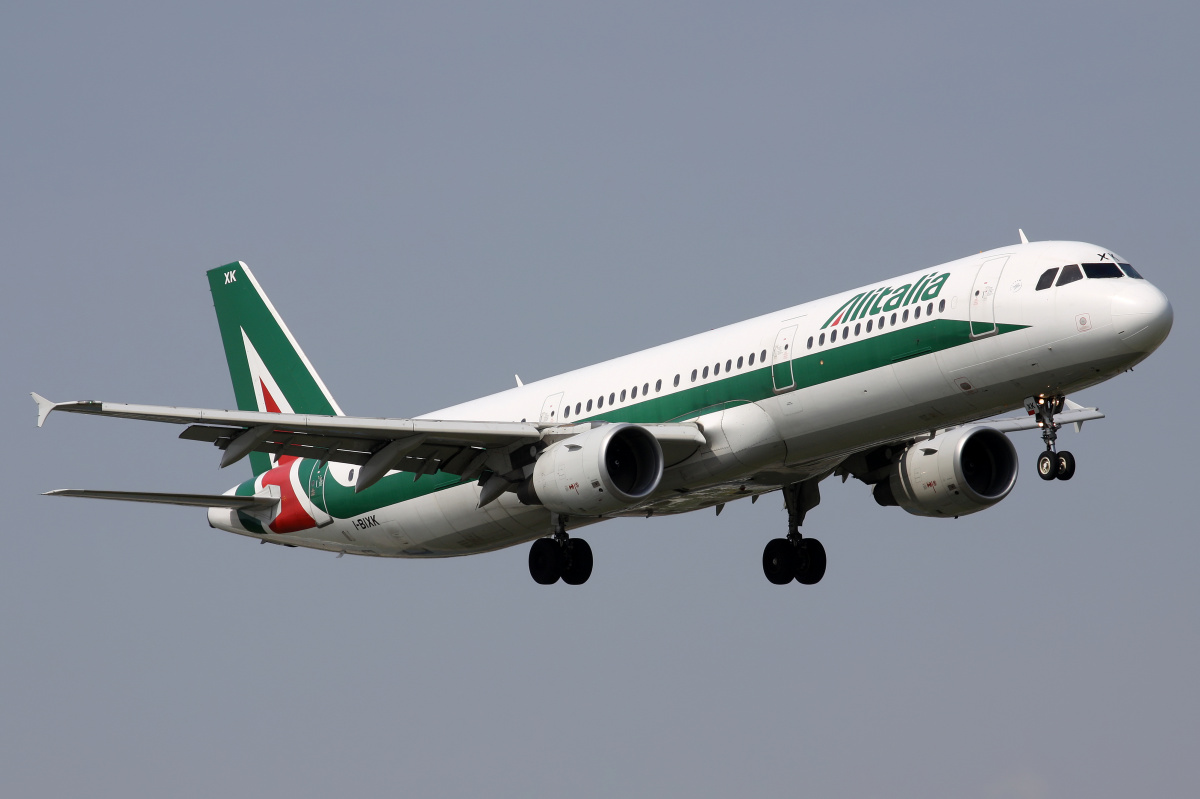 I-BIXK (nowe malowanie) (Samoloty » Spotting na EPWA » Airbus A321-100 » Alitalia)