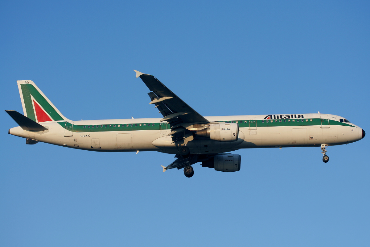 I-BIXK (Samoloty » Spotting na EPWA » Airbus A321-100 » Alitalia)