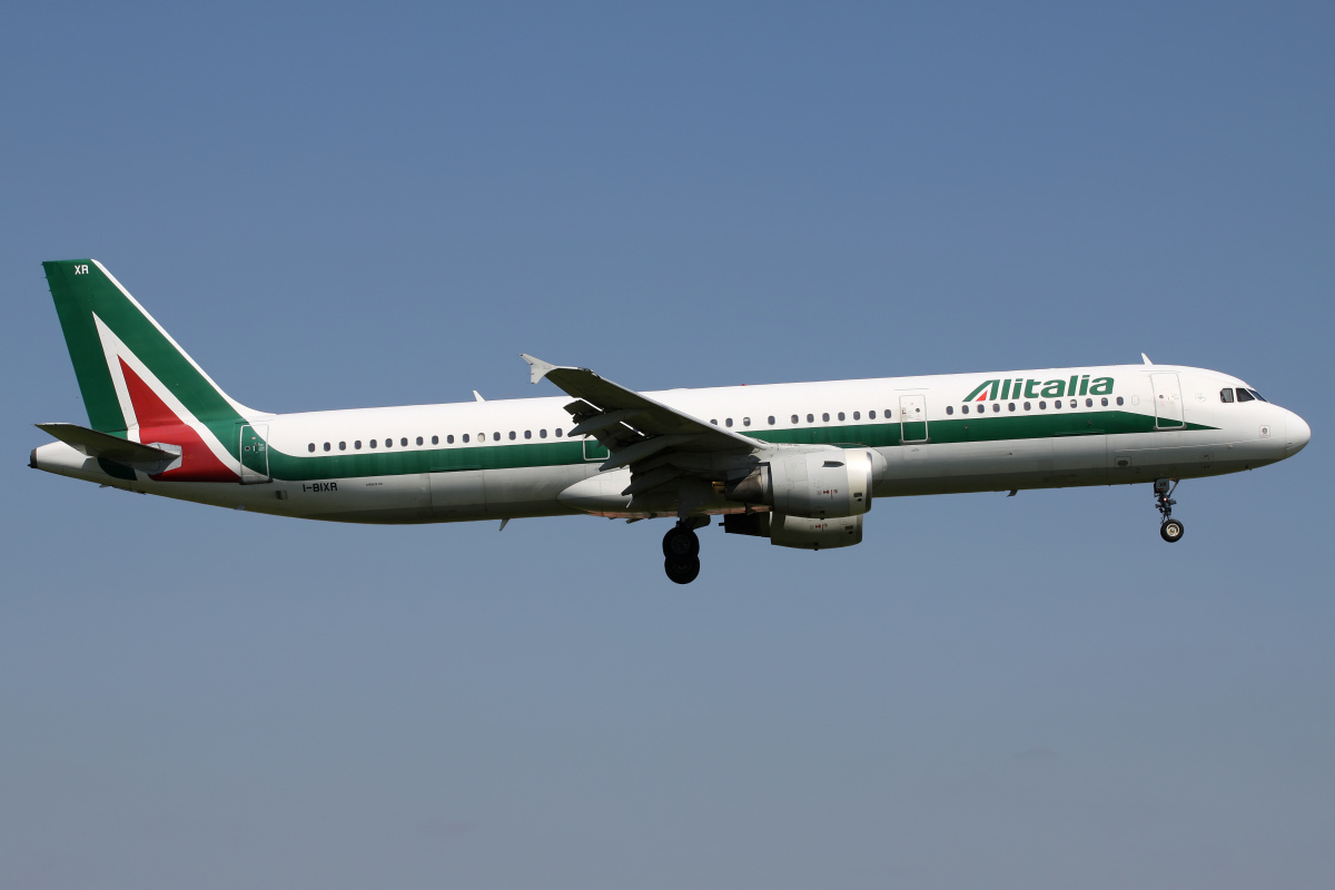 I-BIXR (Aircraft » EPWA Spotting » Airbus A321-100 » Alitalia)