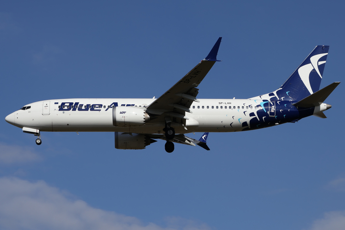 SP-LVH (Blue Air) (Samoloty » Spotting na EPWA » Boeing 737-8 MAX » Polskie Linie Lotnicze LOT)