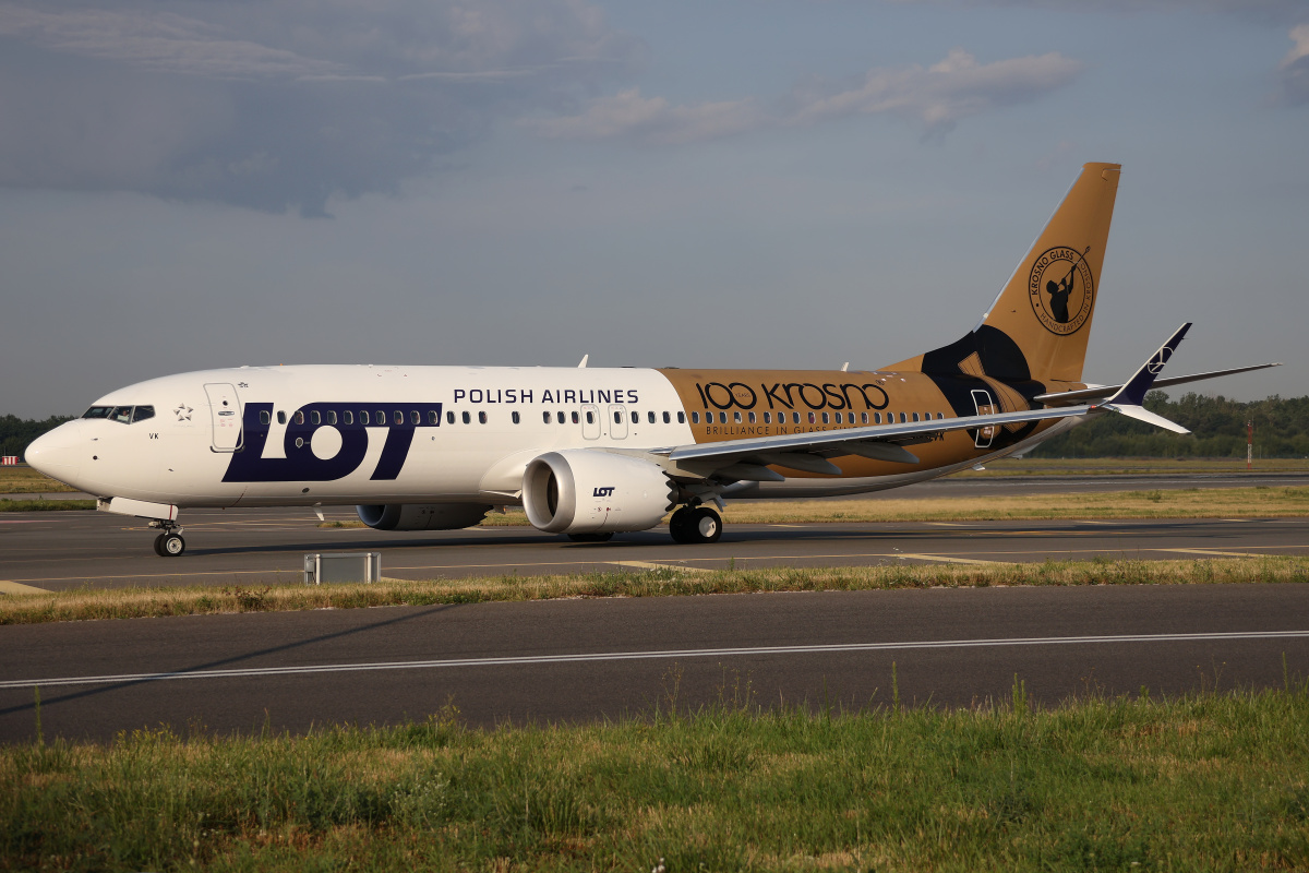 SP-LVK ("100 years of Krosno Glass" wrap) (Aircraft » EPWA Spotting » Boeing 737-8 MAX » LOT Polish Airlines)