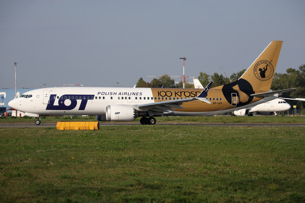 SP-LVK (100 years of Krosno Glass livery) (Aircraft » EPWA Spotting » Boeing 737-8 MAX » LOT Polish Airlines)