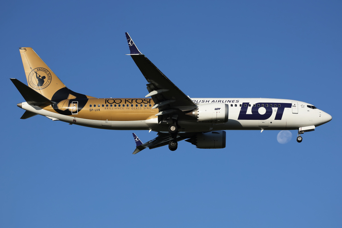 SP-LVK ("100 years of Krosno Glass" wrap) (Aircraft » EPWA Spotting » Boeing 737-8 MAX » LOT Polish Airlines)