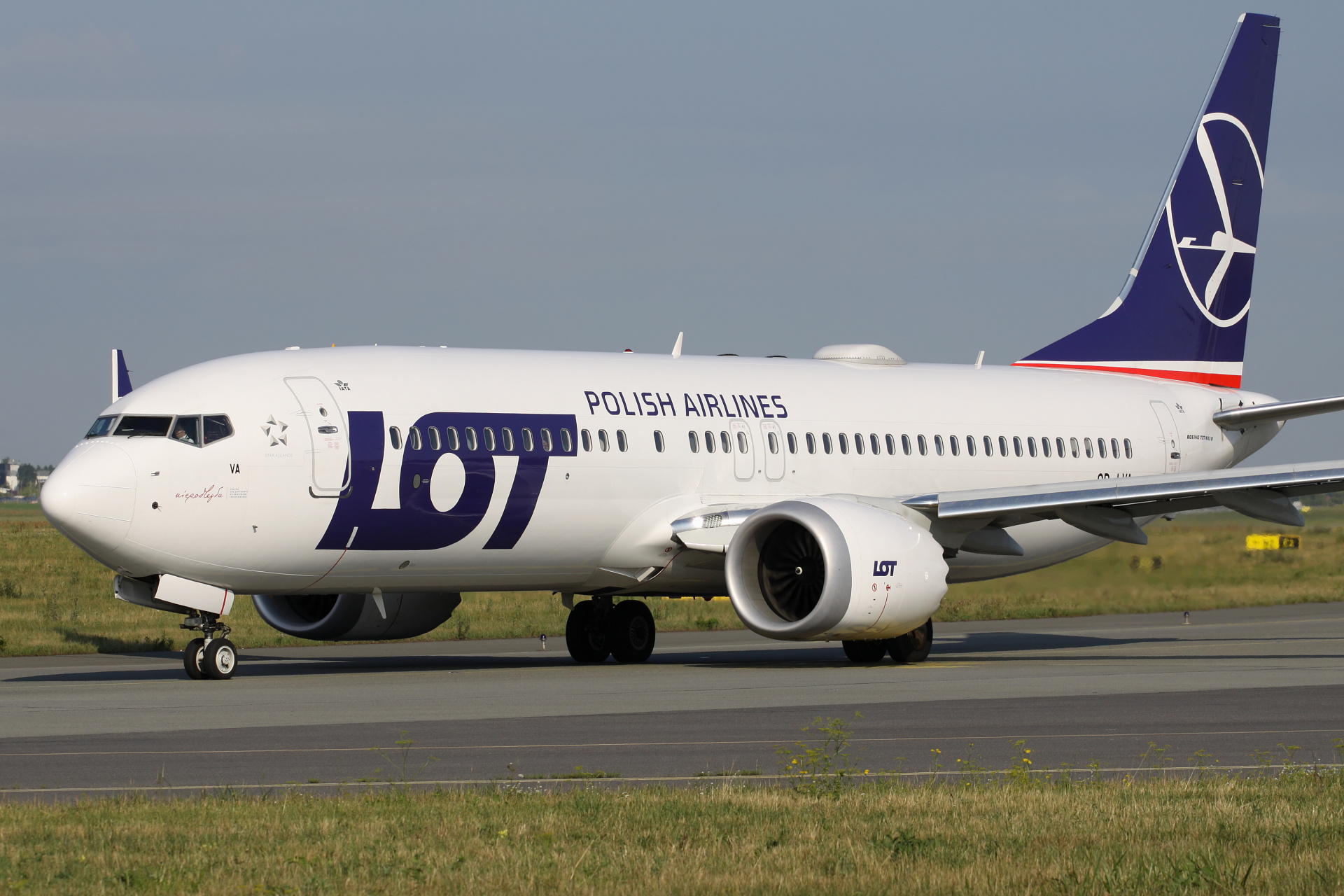 SP-LVA (Niepodległa sticker) (Aircraft » EPWA Spotting » Boeing 737-8 MAX » LOT Polish Airlines)