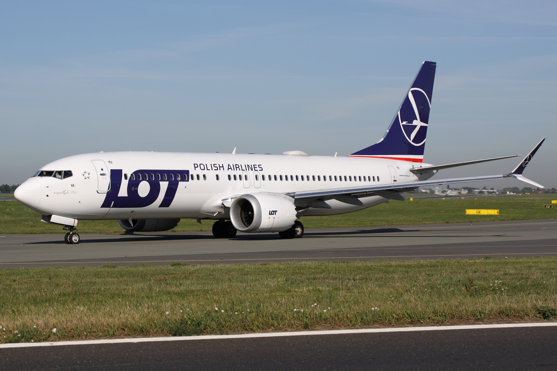 SP-LVA (Niepodległa sticker) (Aircraft » EPWA Spotting » Boeing 737-8 MAX » LOT Polish Airlines)