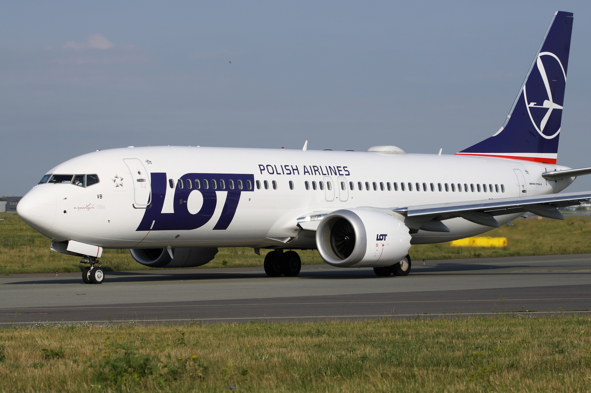 SP-LVB (Niepodległa sticker) (Aircraft » EPWA Spotting » Boeing 737-8 MAX » LOT Polish Airlines)