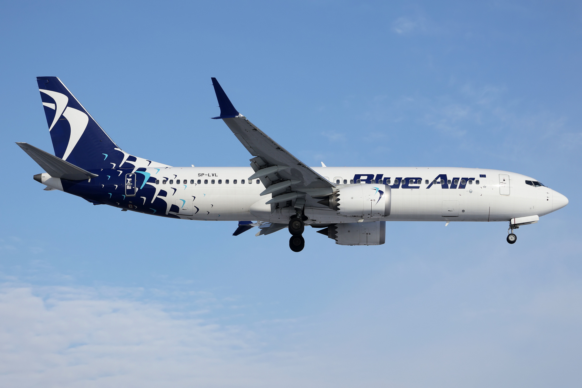 SP-LVL (Blue Air) (Samoloty » Spotting na EPWA » Boeing 737-8 MAX » Polskie Linie Lotnicze LOT)